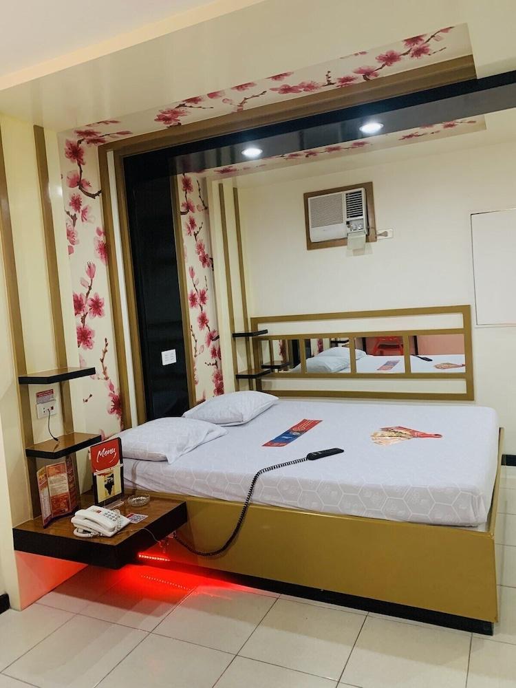 Hotel Sogo Tarlac Eksteriør billede