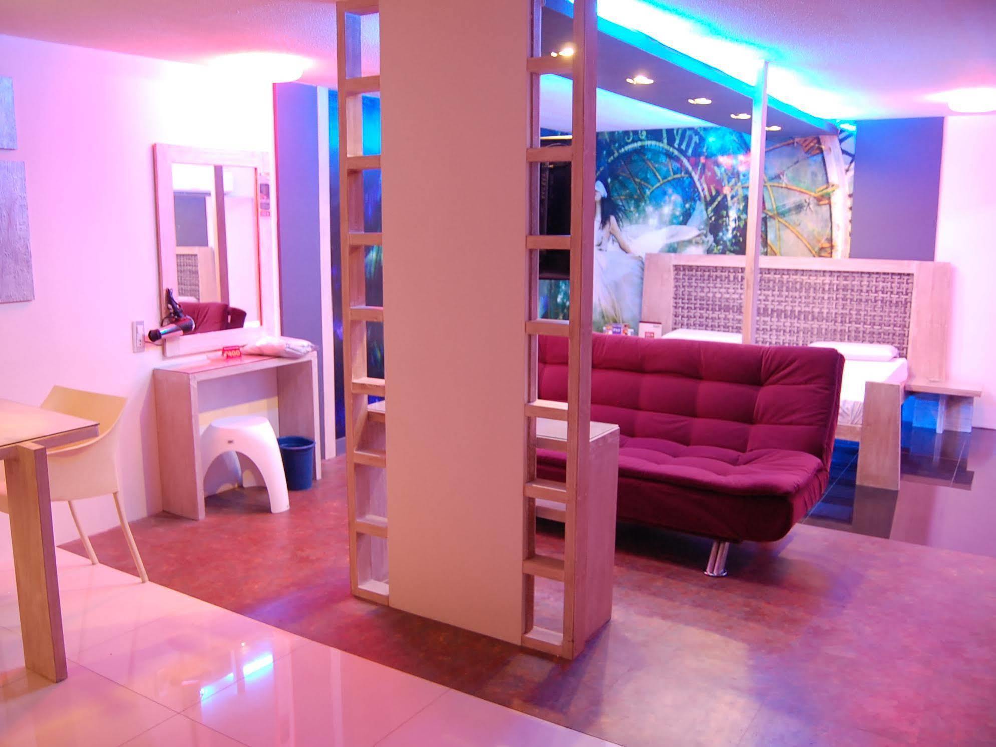 Hotel Sogo Tarlac Eksteriør billede